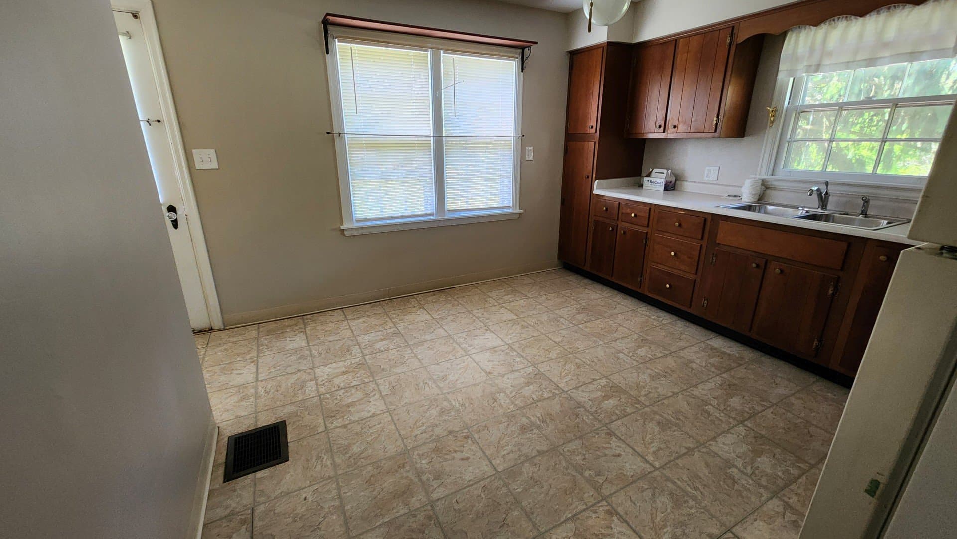Cincinnati House: 7771 Cheviot Ave