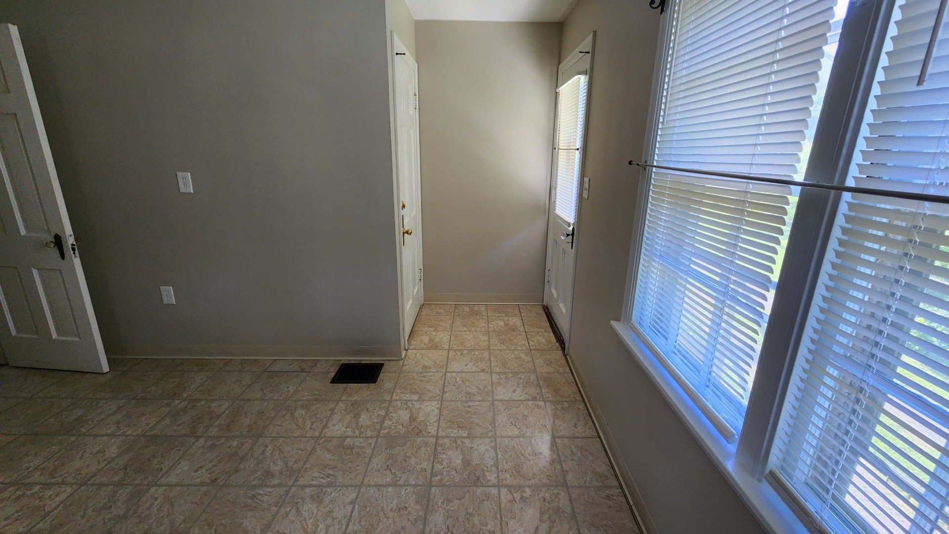 Cincinnati House: 7771 Cheviot Ave