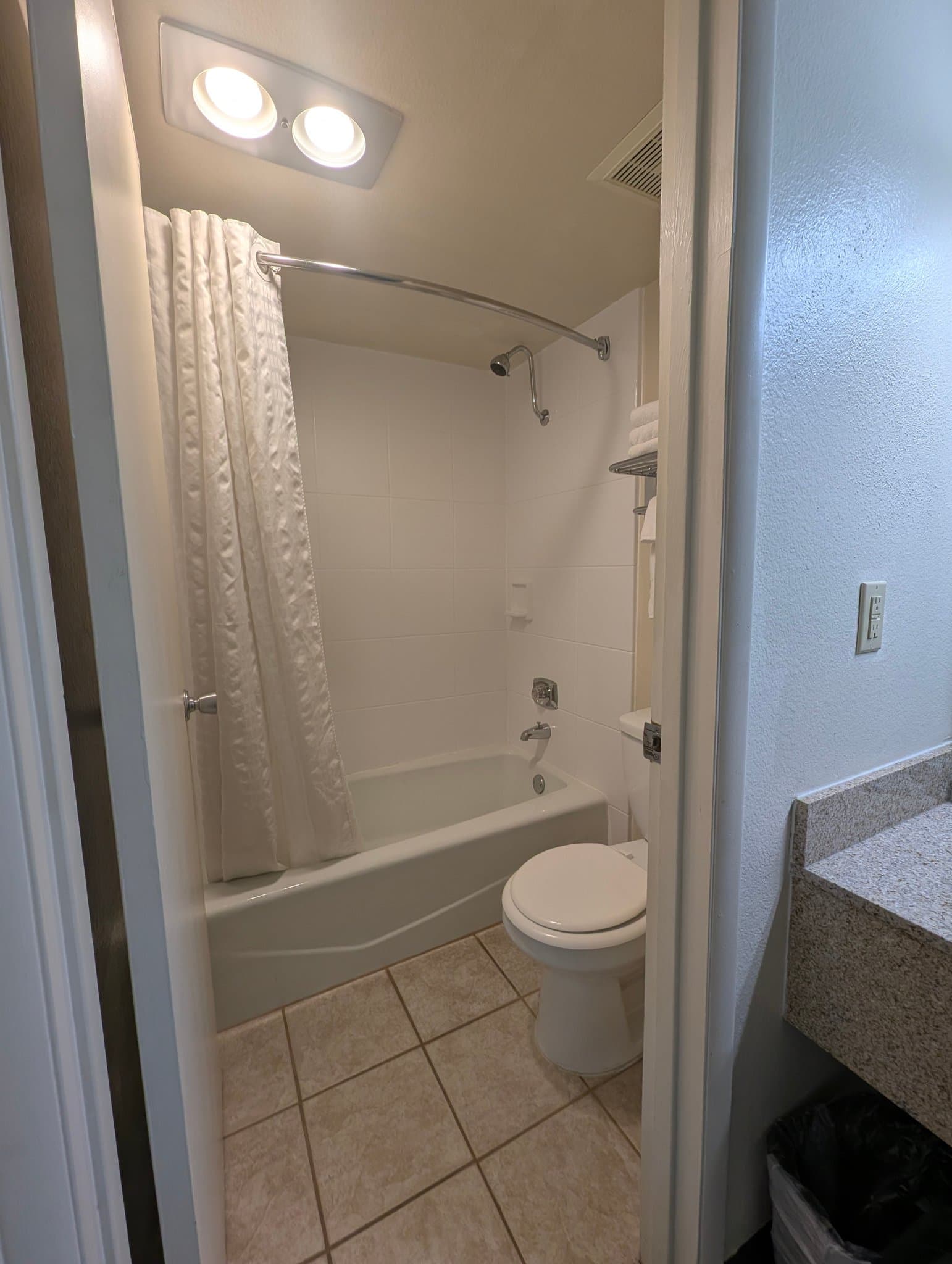 Prescott Apartment: 1317 E Gurley St