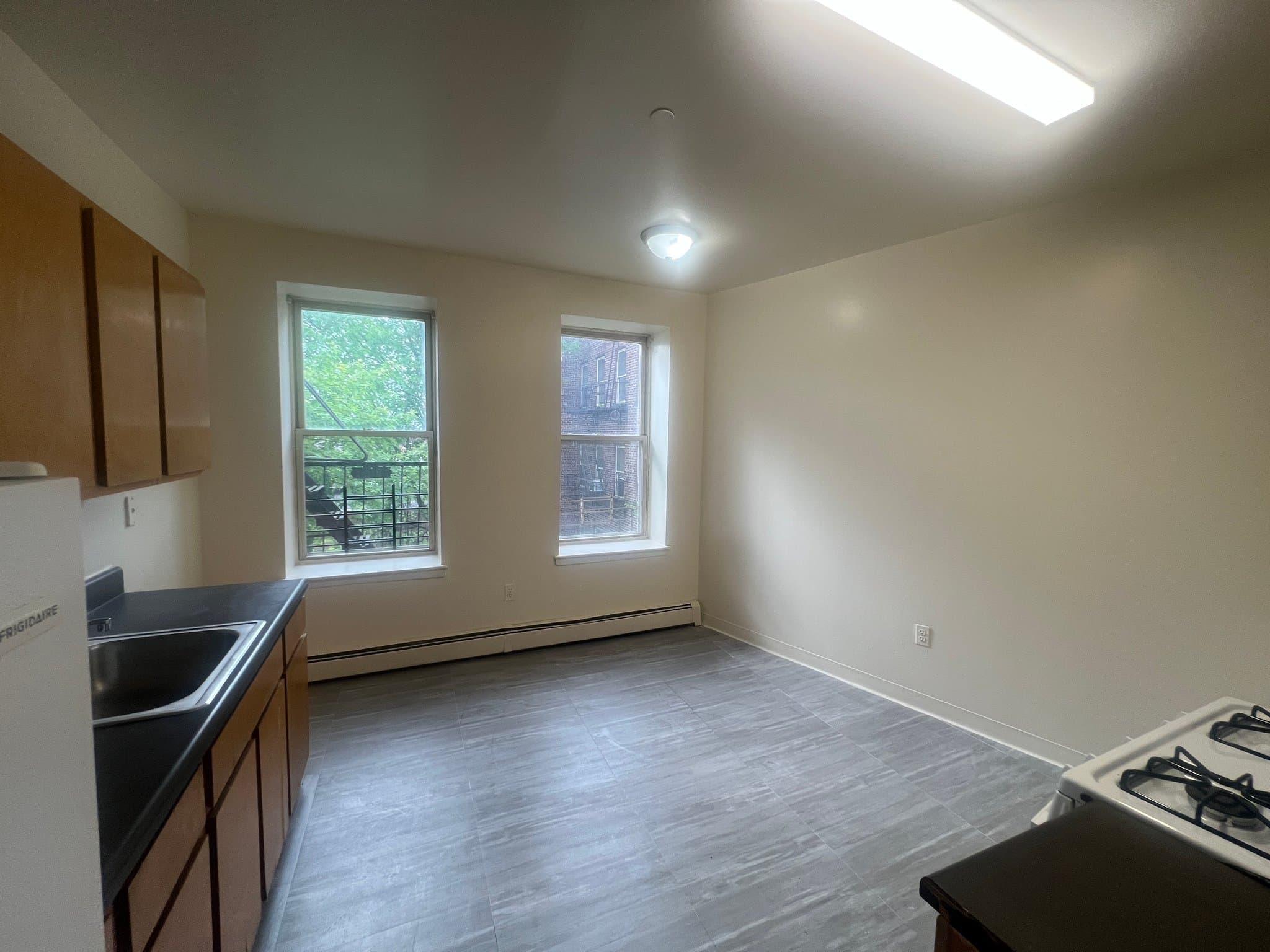 Newark Apartment: 9 Fabyan PL