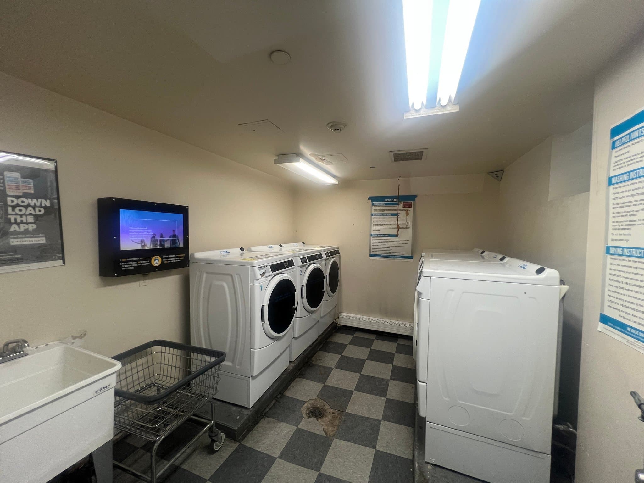 Newark Apartment: 9 Fabyan PL