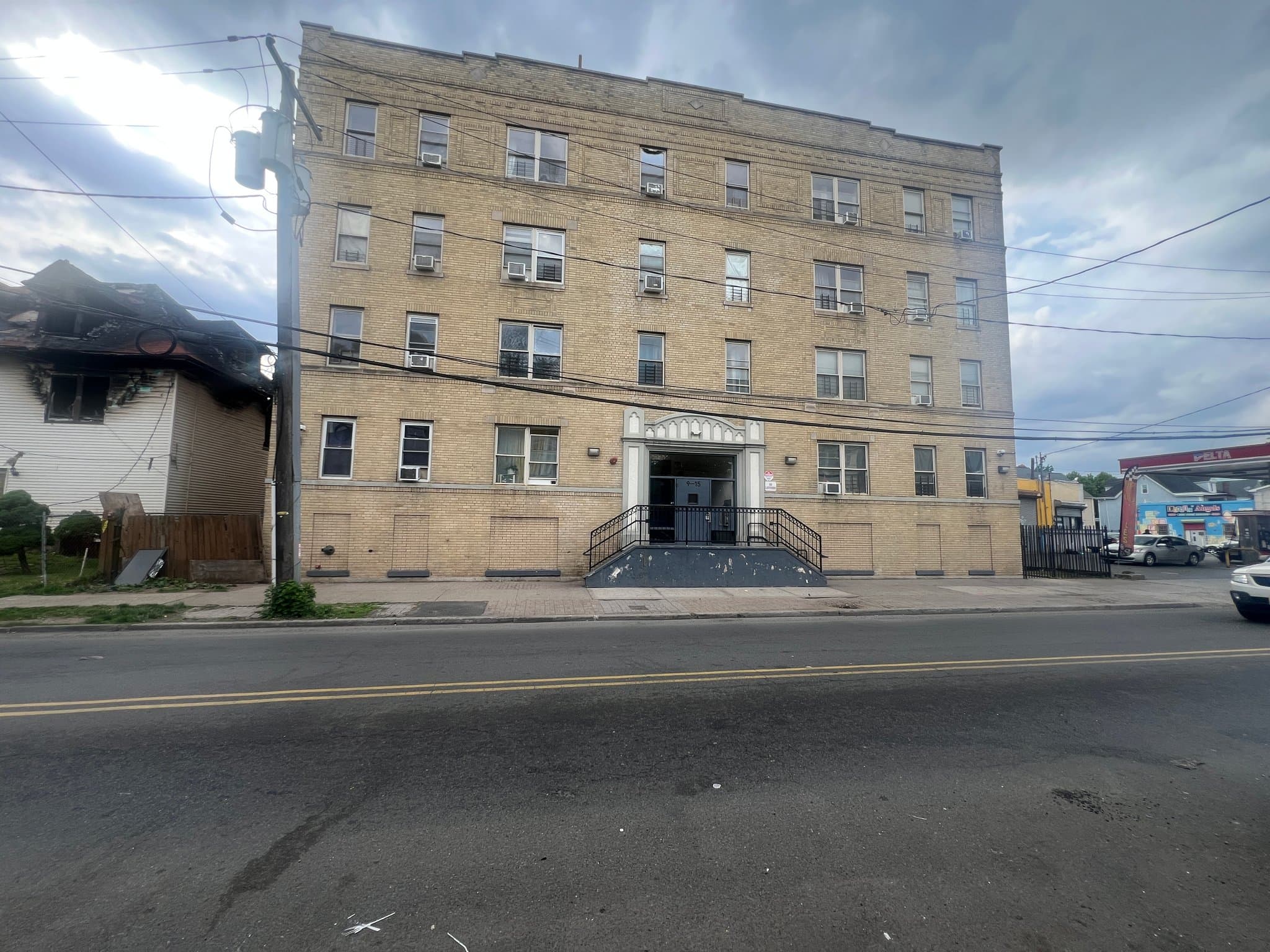 Newark Apartment: 9 Fabyan PL