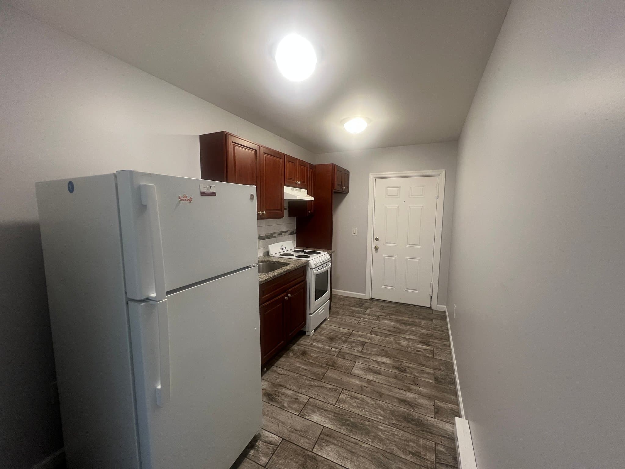 Newark Apartment: 6 Pomona Ave