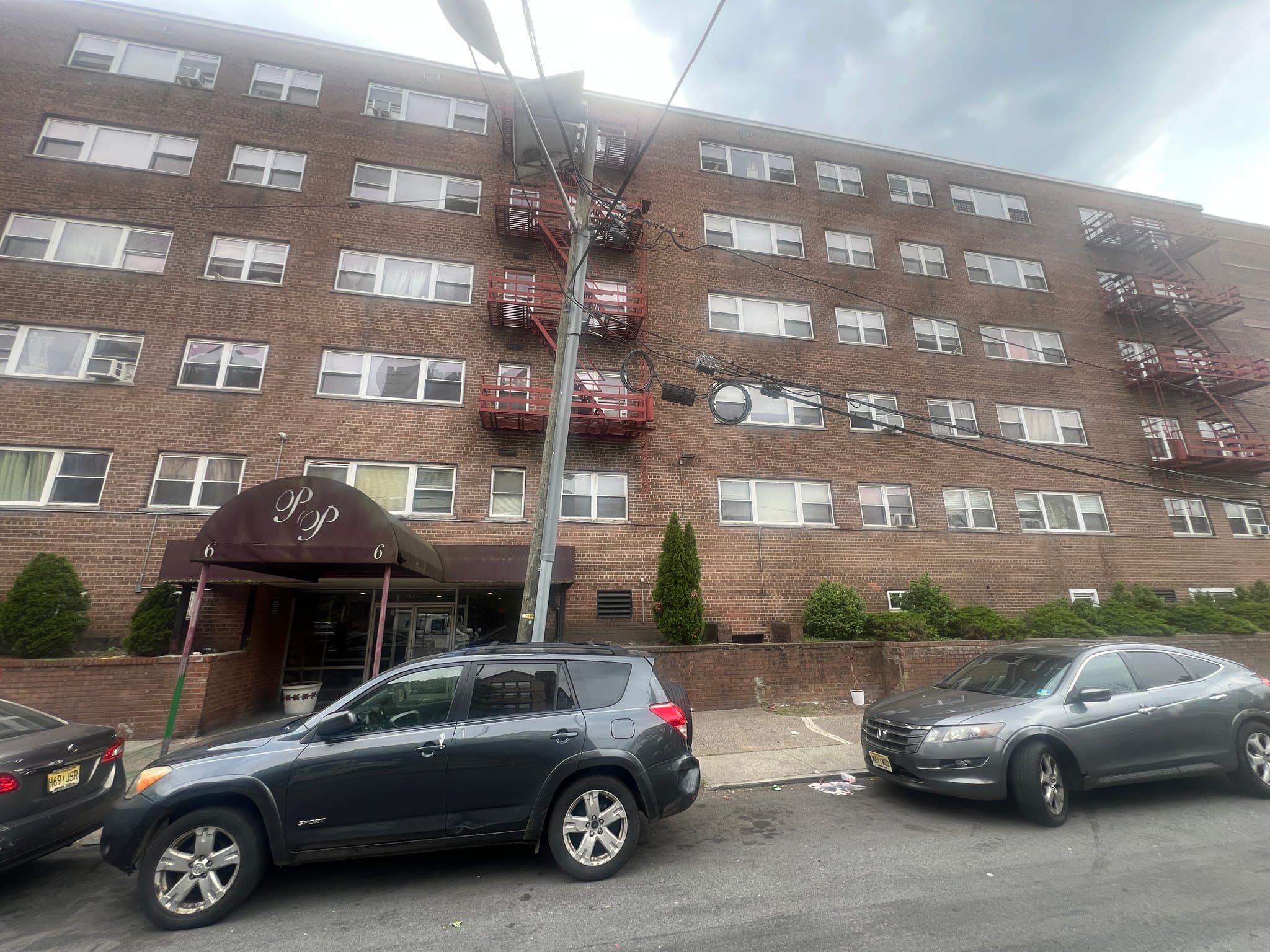 Newark Apartment: 6 Pomona Ave