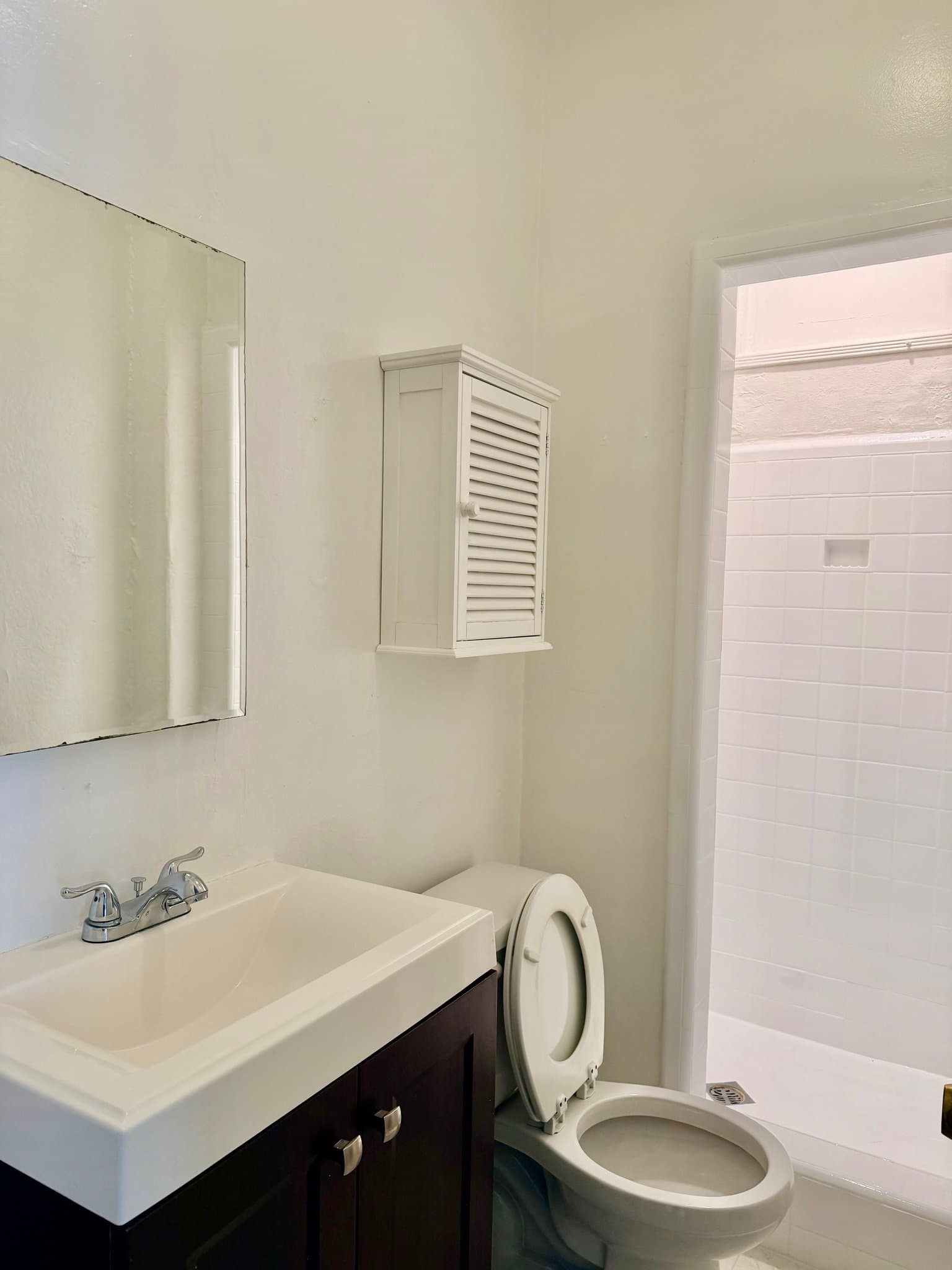 Los Angeles Apartment: 350 Spaulding Ave