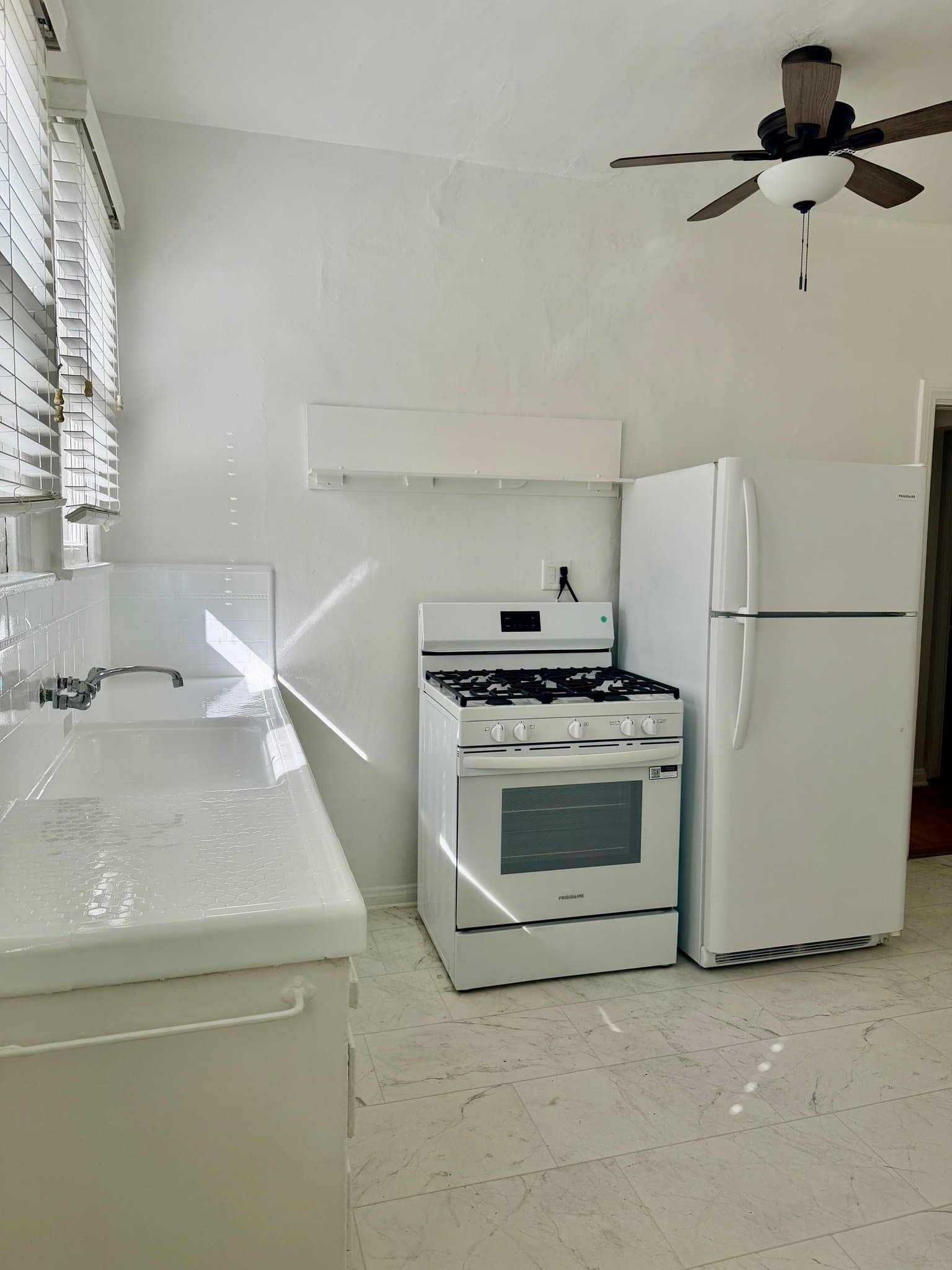 Los Angeles Apartment: 350 Spaulding Ave