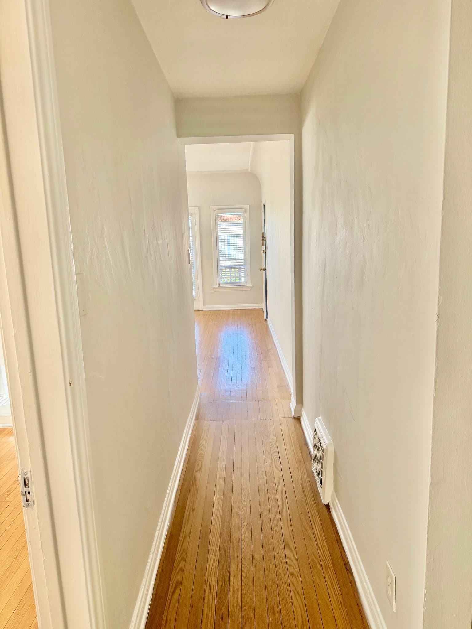 Los Angeles Apartment: 350 Spaulding Ave