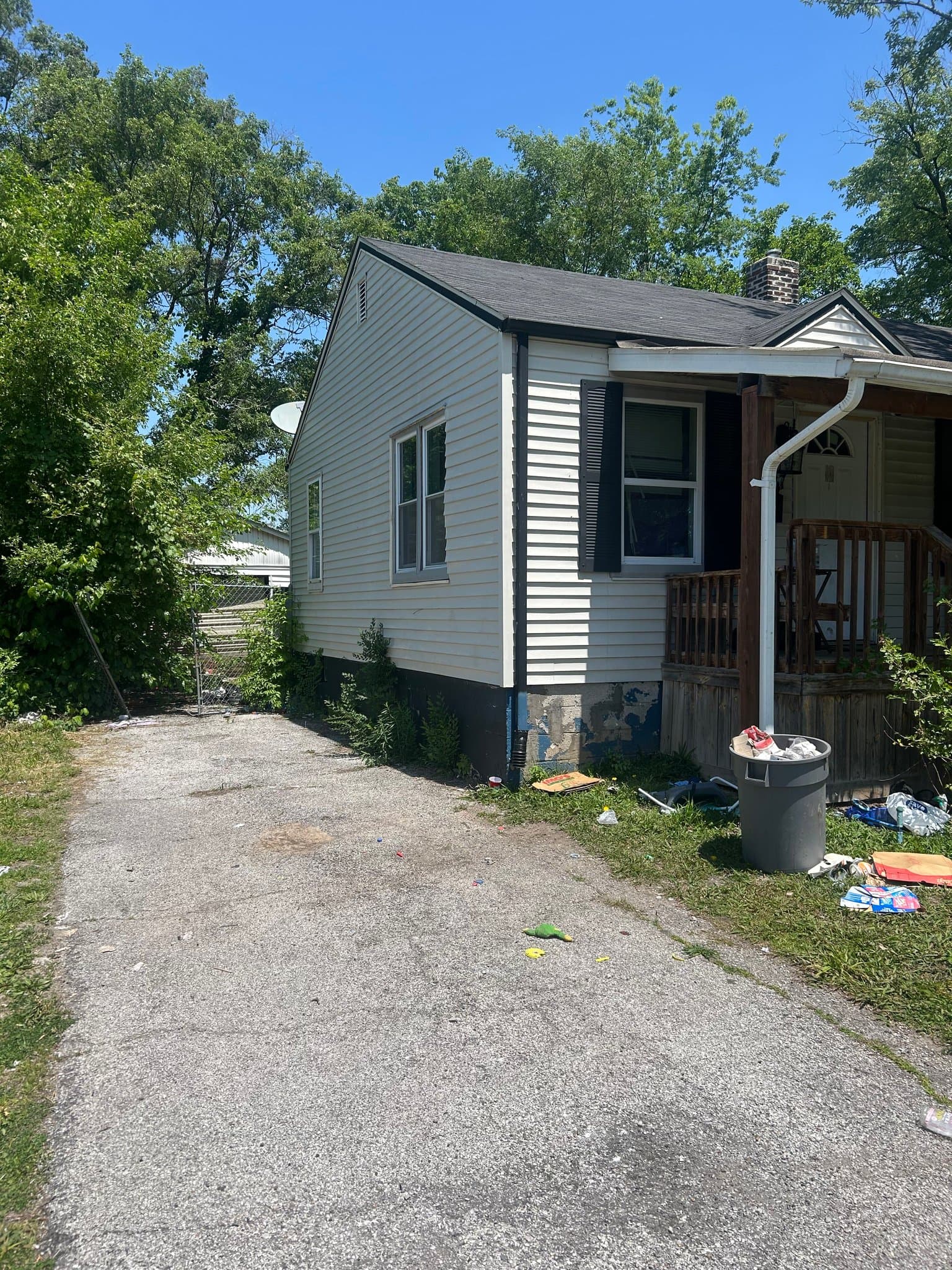 East St. Louis House: 5527 Avon Pl