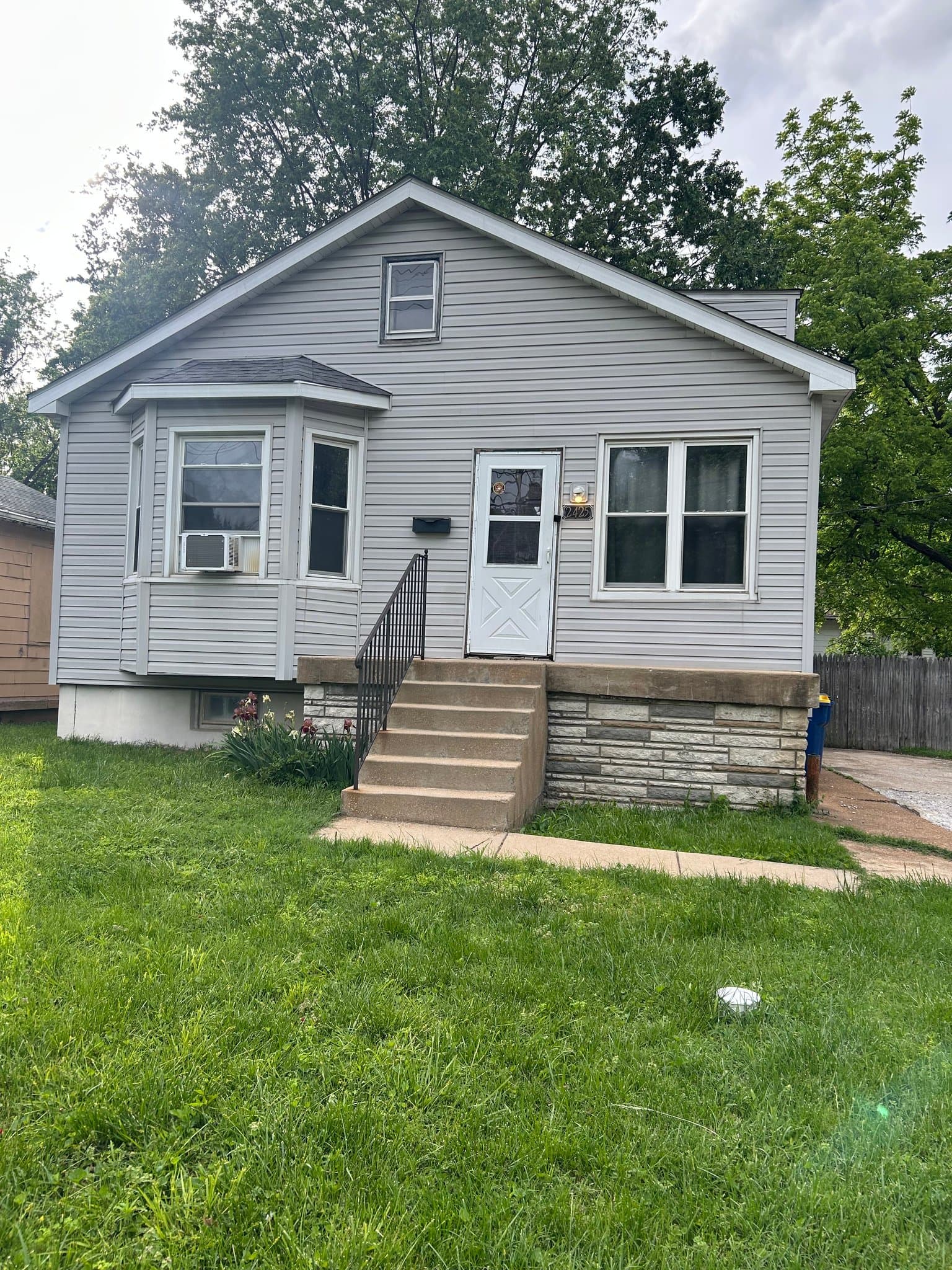 St. Louis House: 2425 Wheaton Ave