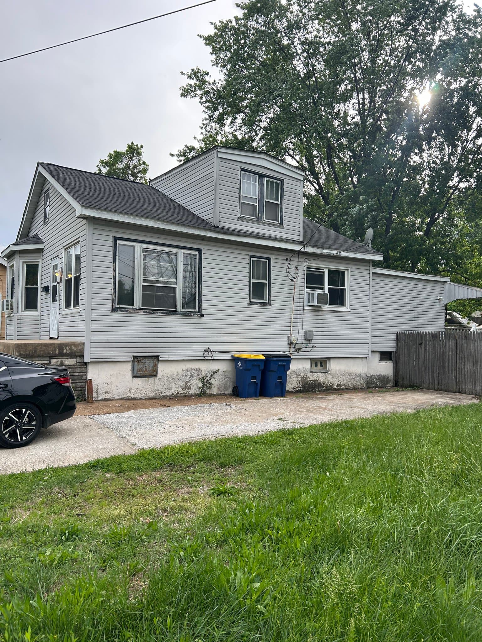 St. Louis House: 2425 Wheaton Ave