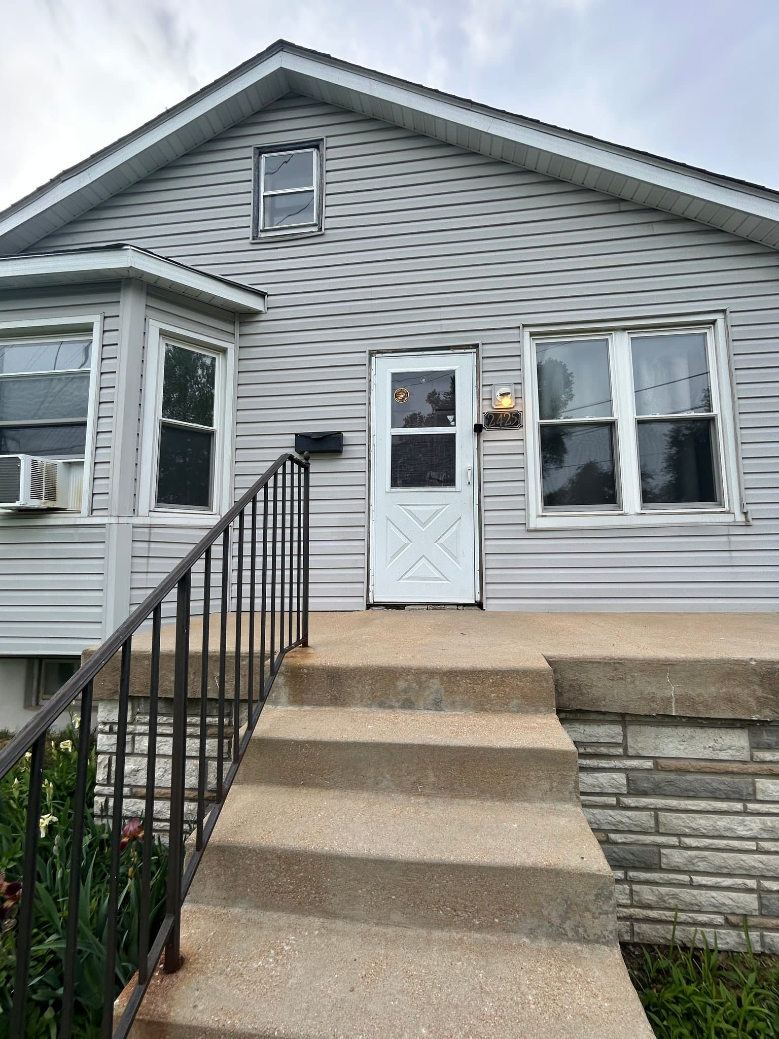 St. Louis House: 2425 Wheaton Ave