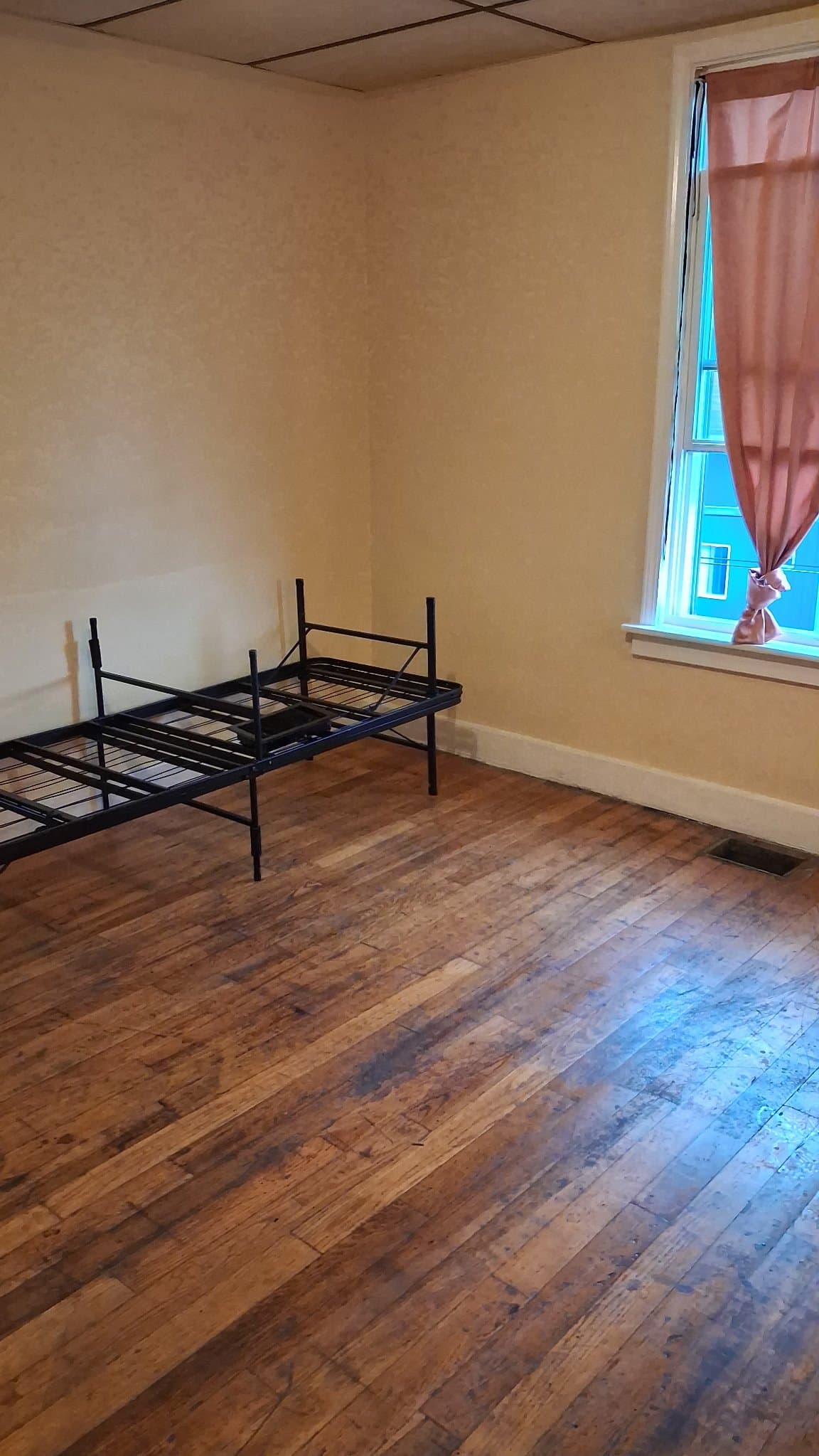 Utica Multiplex: 1602 Howard Ave Apt.2