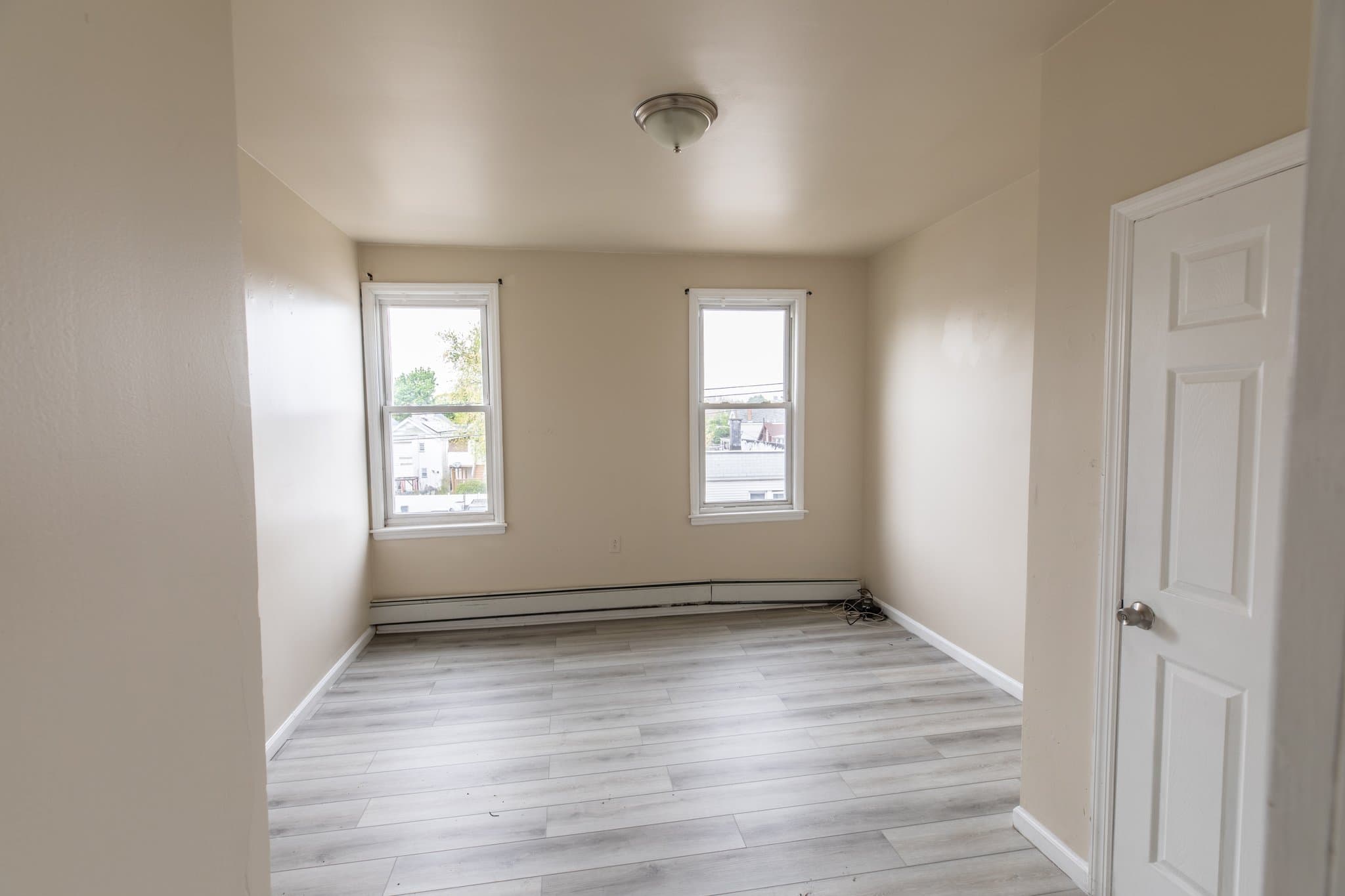 Orange Apartment: 154 Taylor St