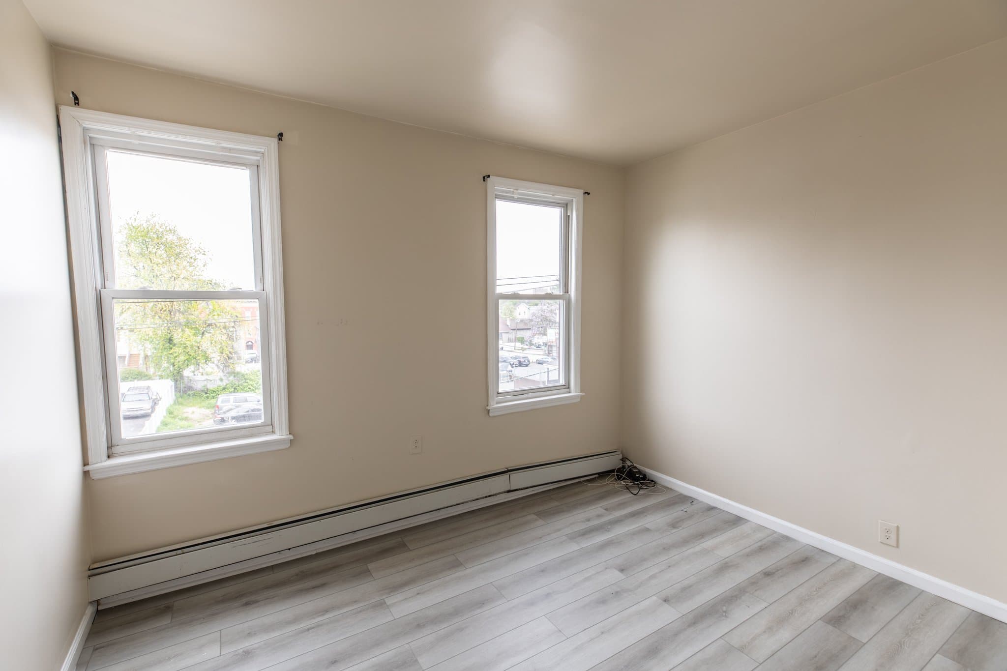 Orange Apartment: 154 Taylor St