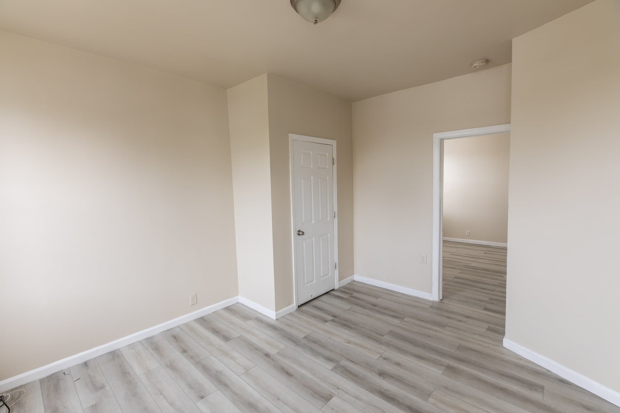 Orange Apartment: 154 Taylor St