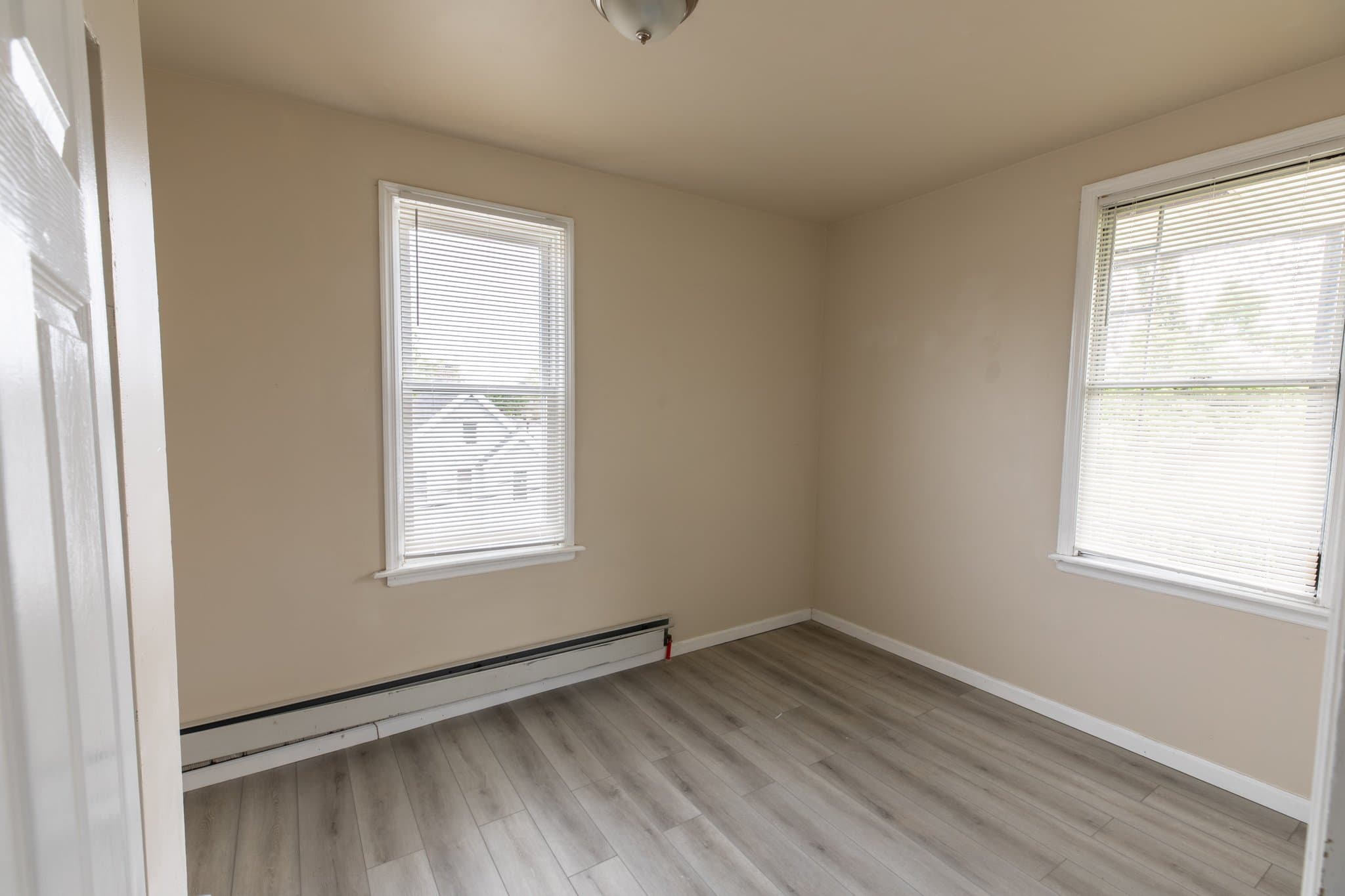 Orange Apartment: 154 Taylor St