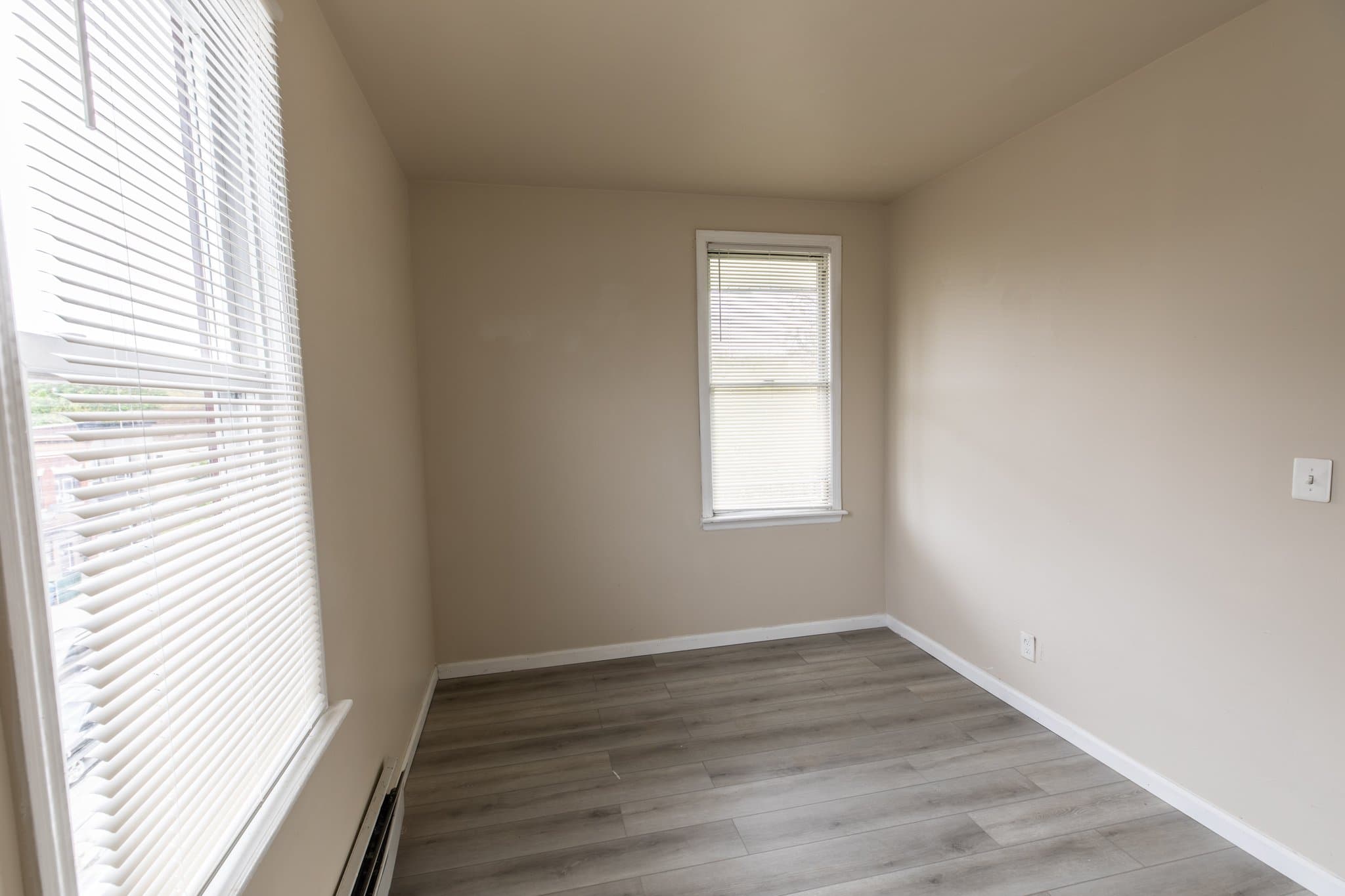 Orange Apartment: 154 Taylor St