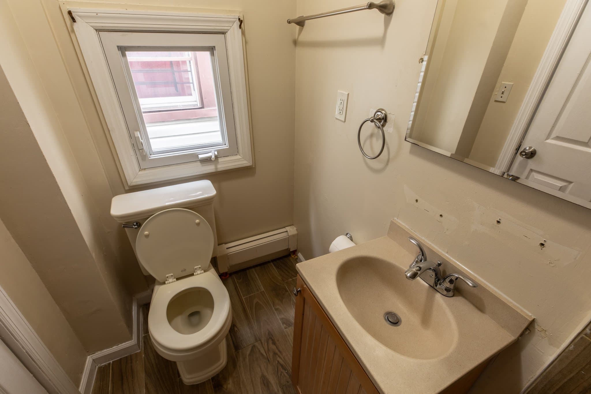 Orange Apartment: 154 Taylor St