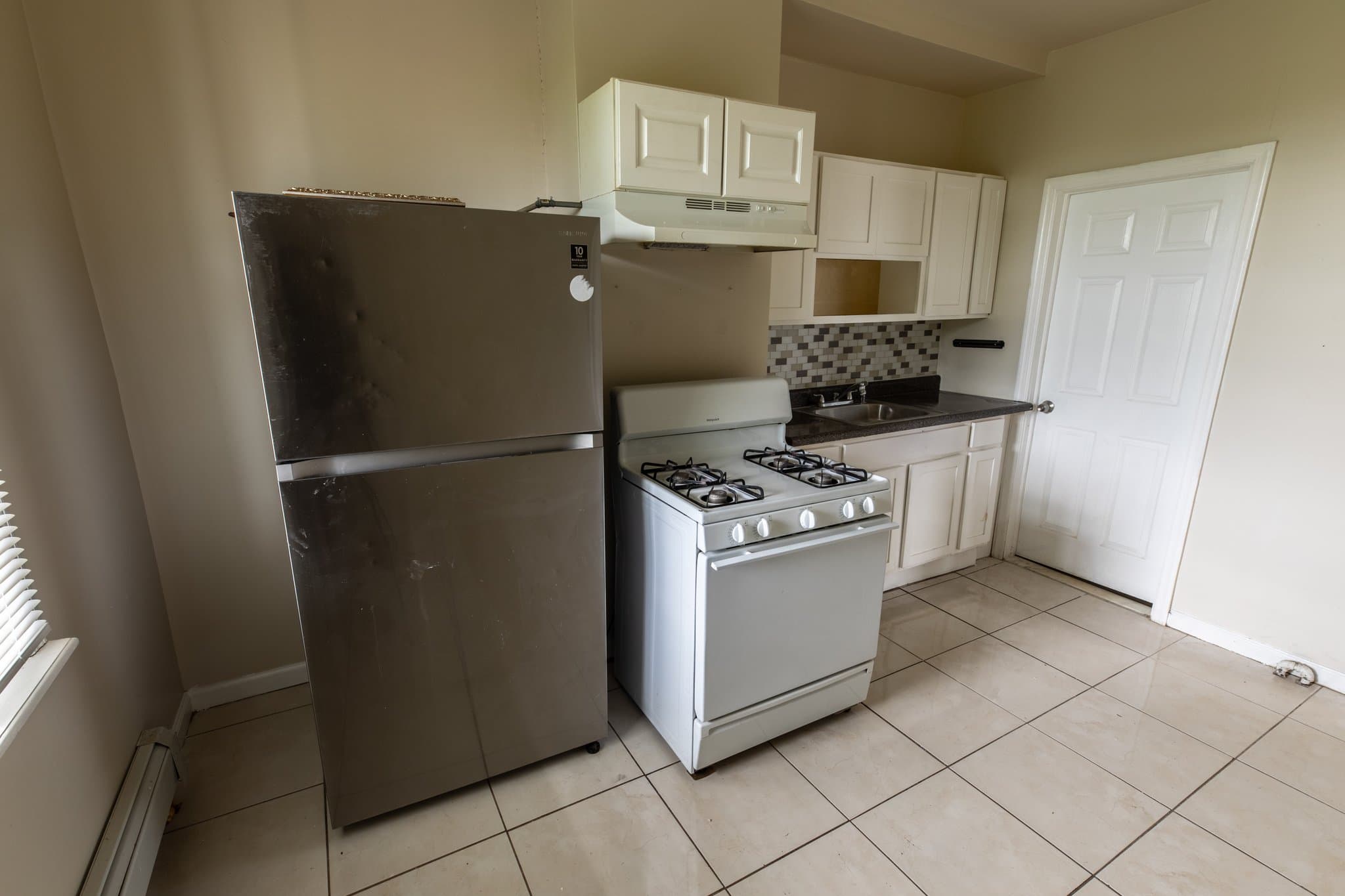 Orange Apartment: 154 Taylor St