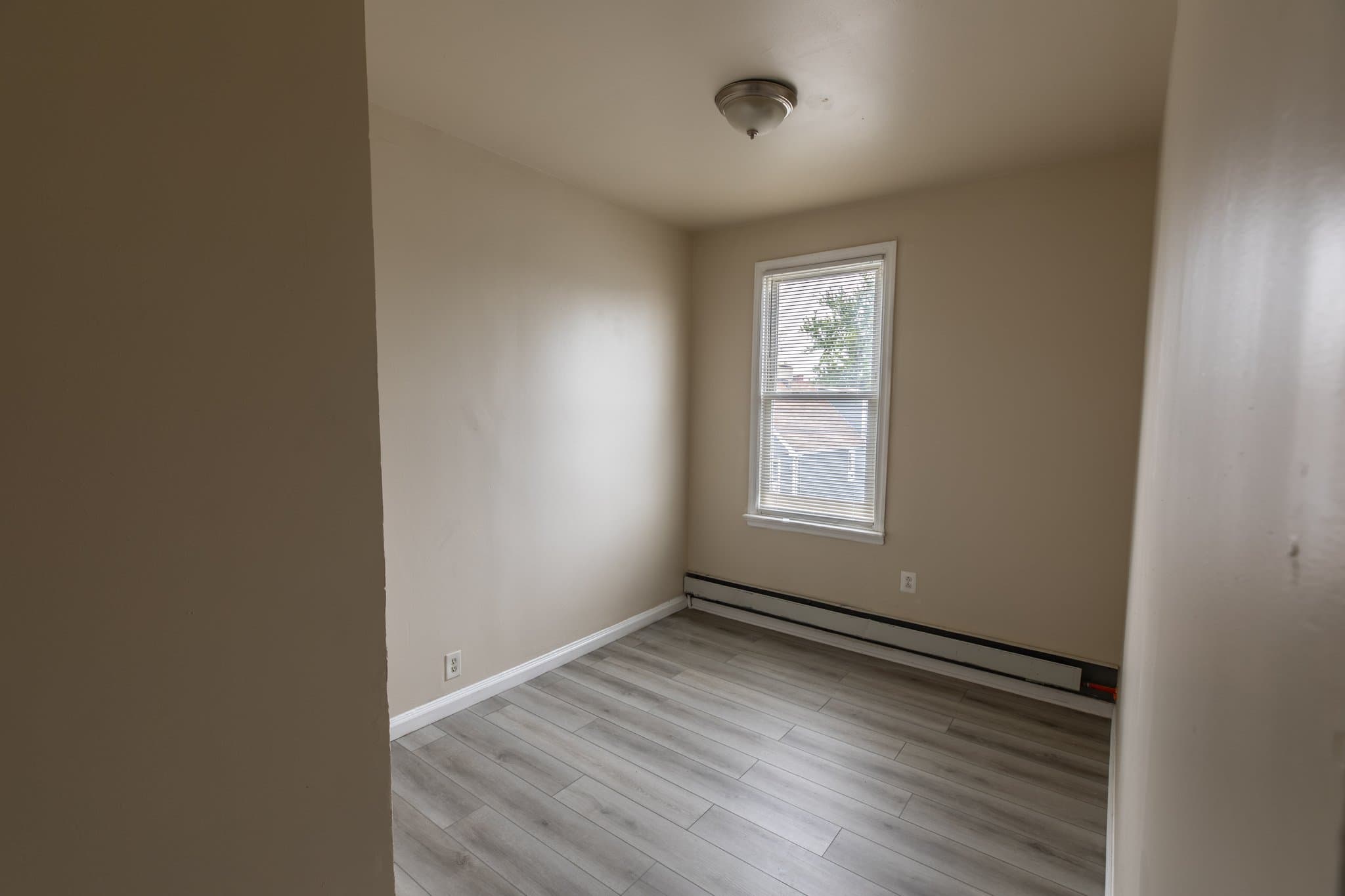 Orange Apartment: 154 Taylor St