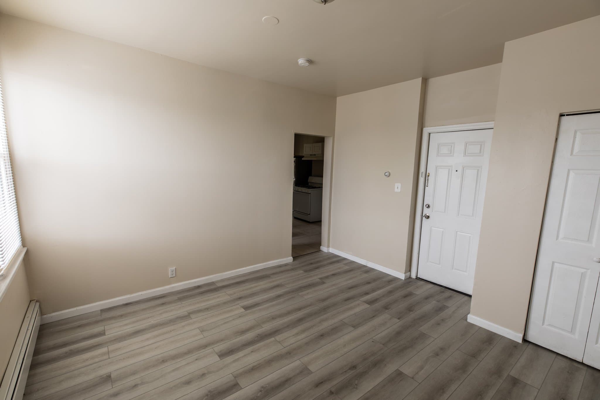 Orange Apartment: 154 Taylor St