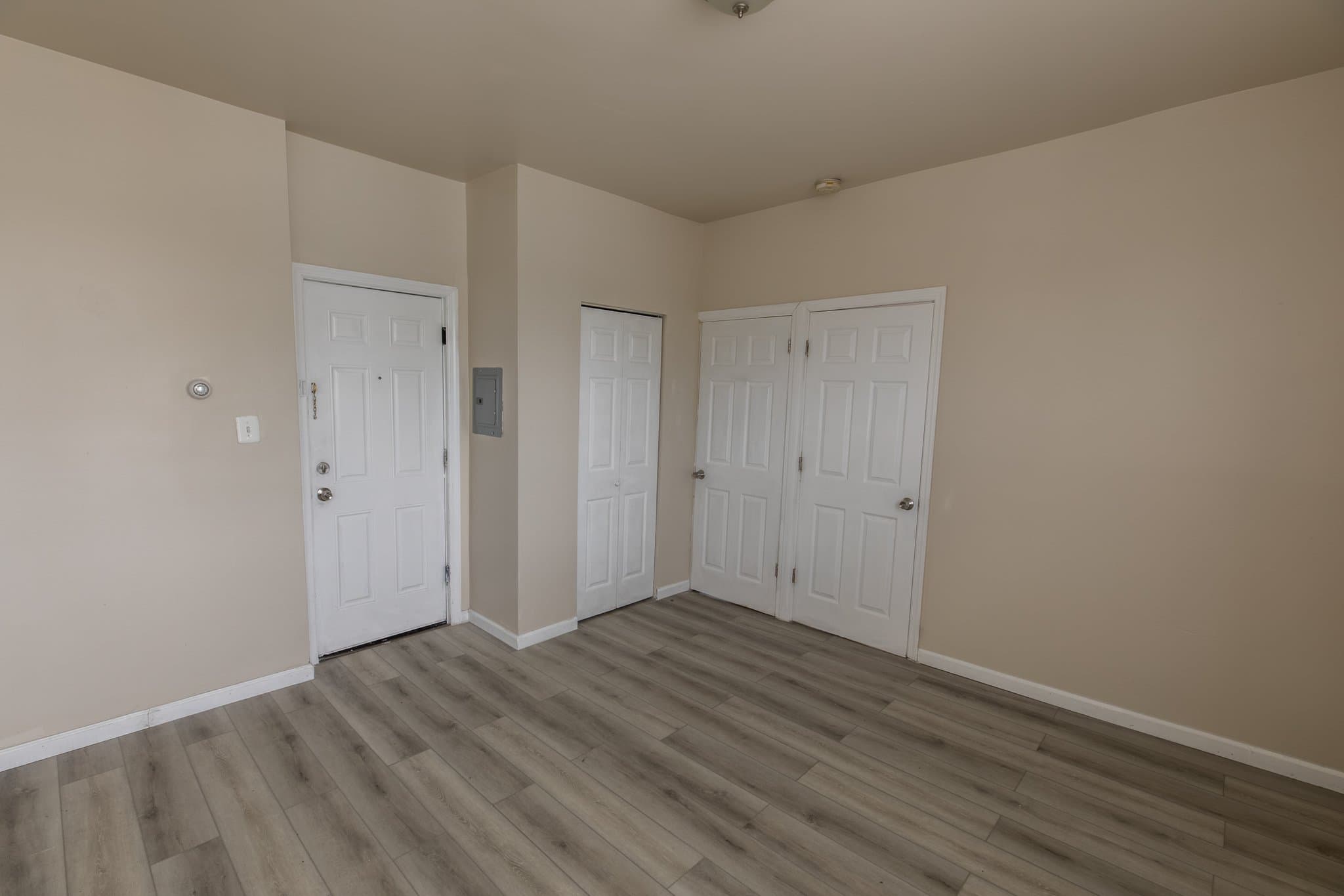 Orange Apartment: 154 Taylor St