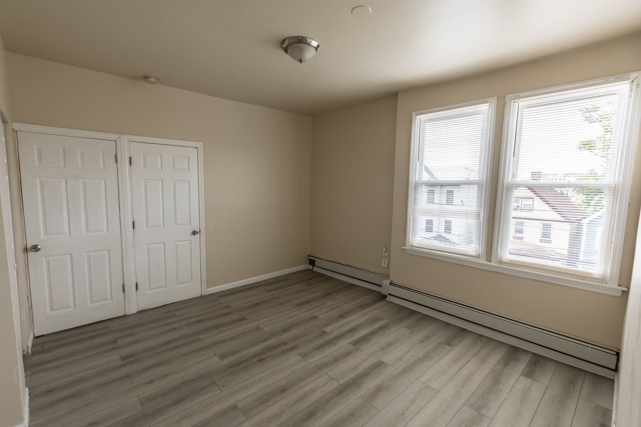 Orange Apartment: 154 Taylor St