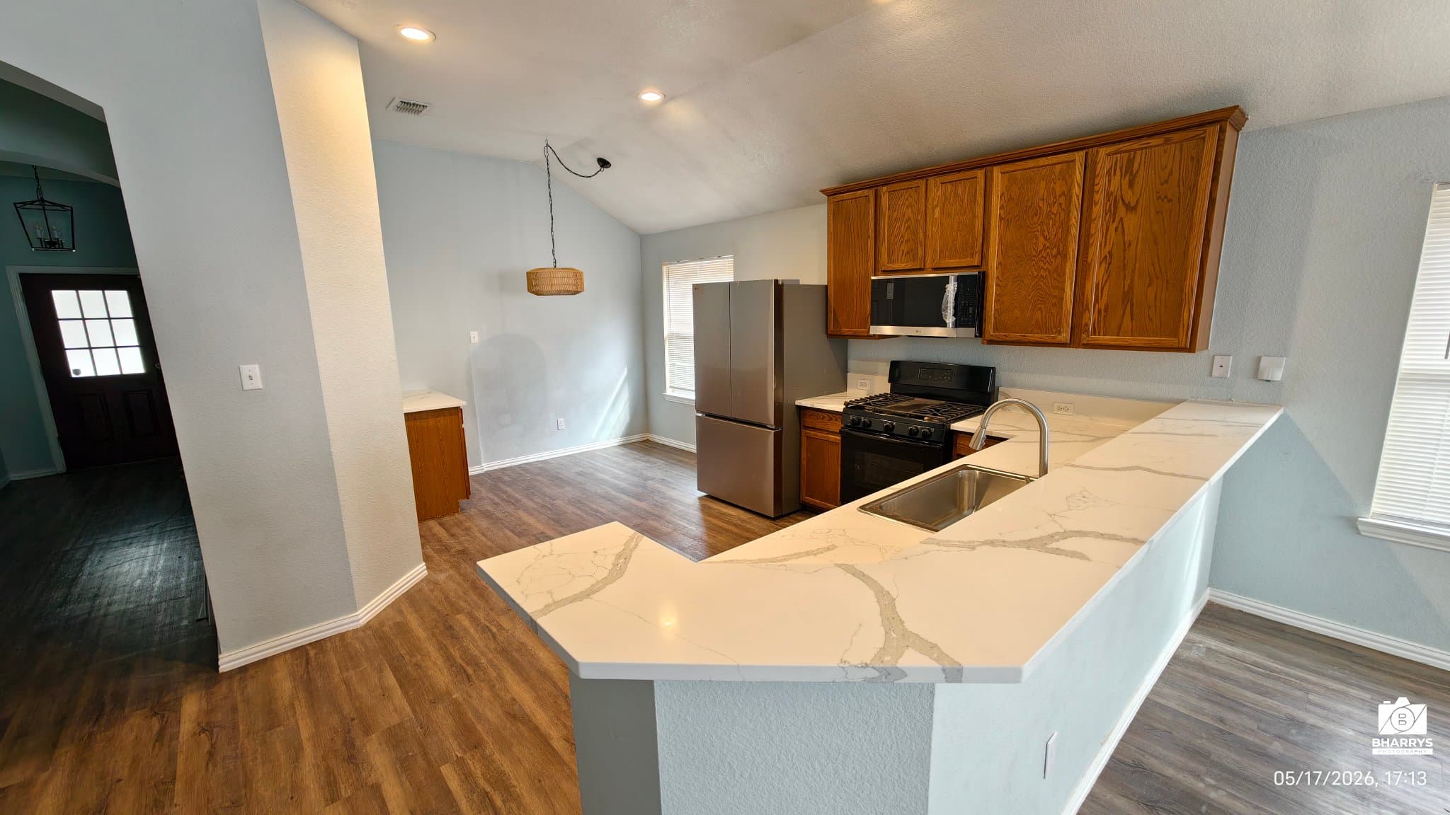 Little Elm House: 304 Hummingbird Dr