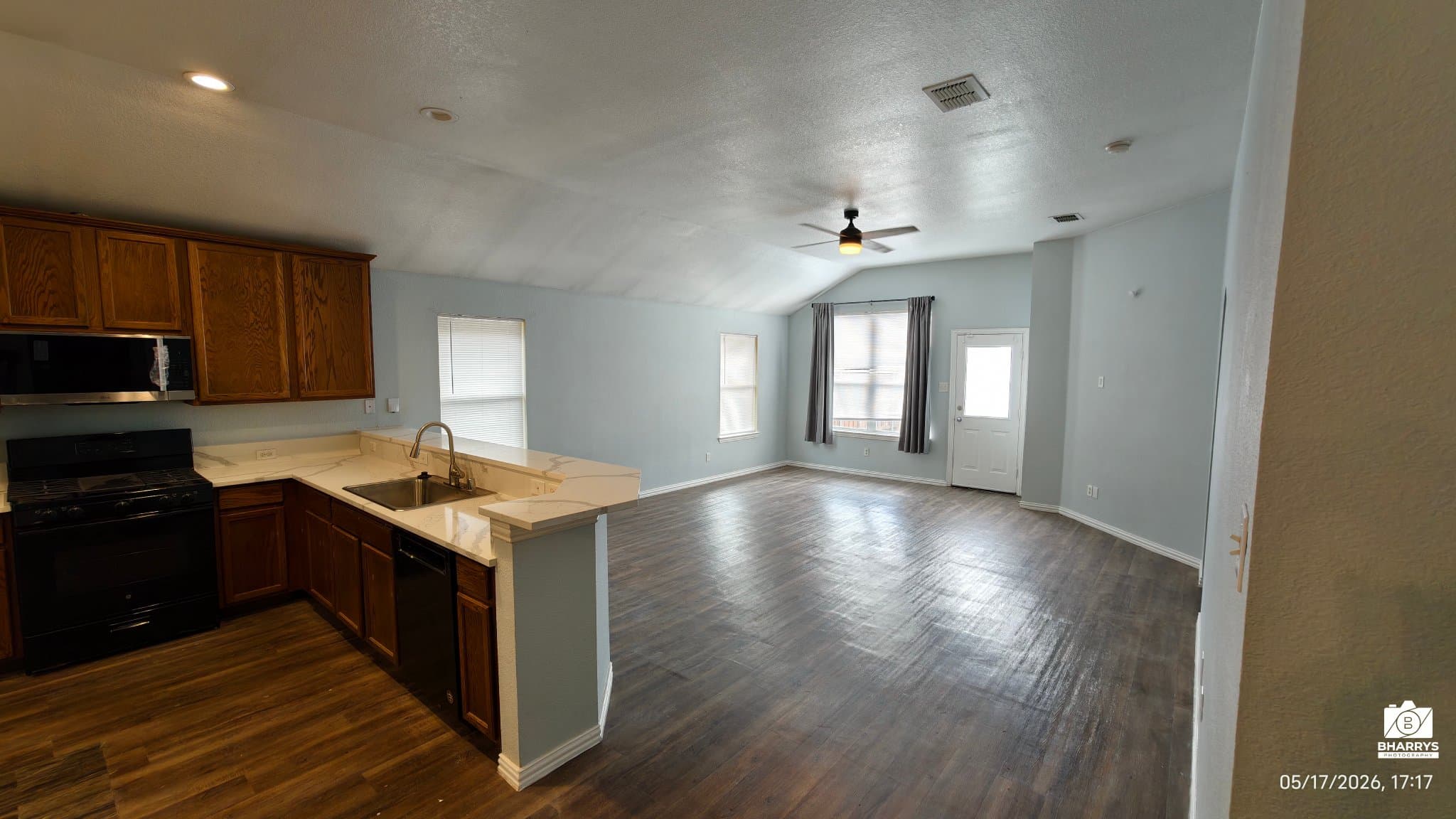 Little Elm House: 304 Hummingbird Dr