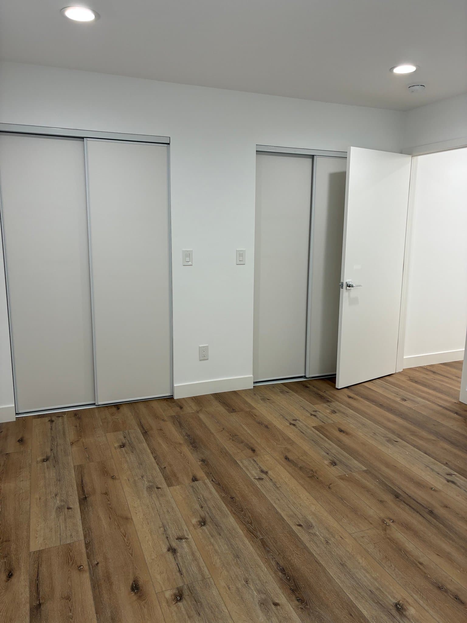Los Angeles Townhome: 449 W. 74th Street