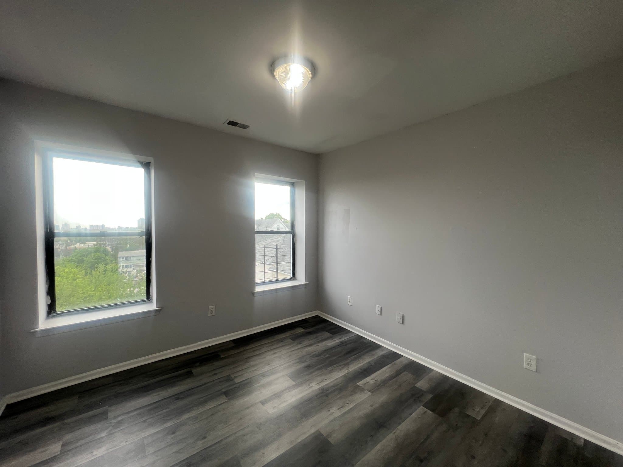 Newark Apartment: 281 MT Prospect Ave