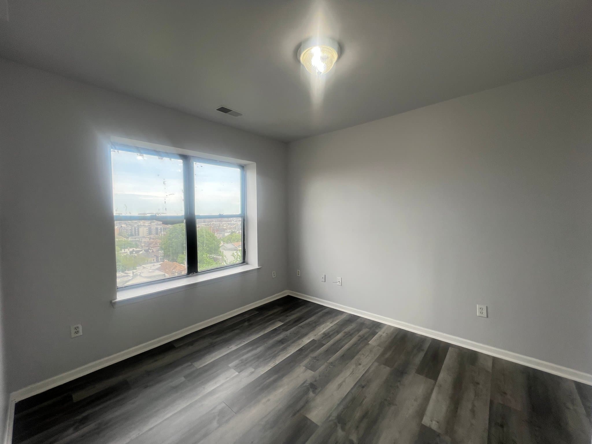 Newark Apartment: 281 MT Prospect Ave