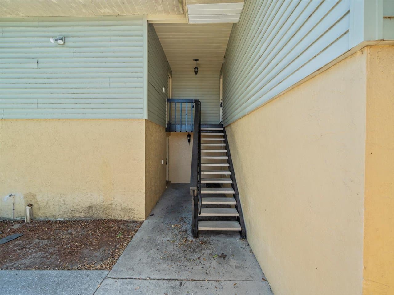 Brandon Condo: 230 Thorntree Place