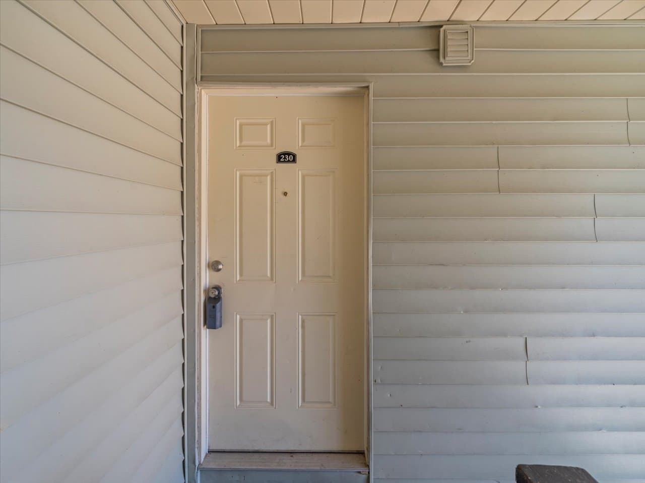 Brandon Condo: 230 Thorntree Place