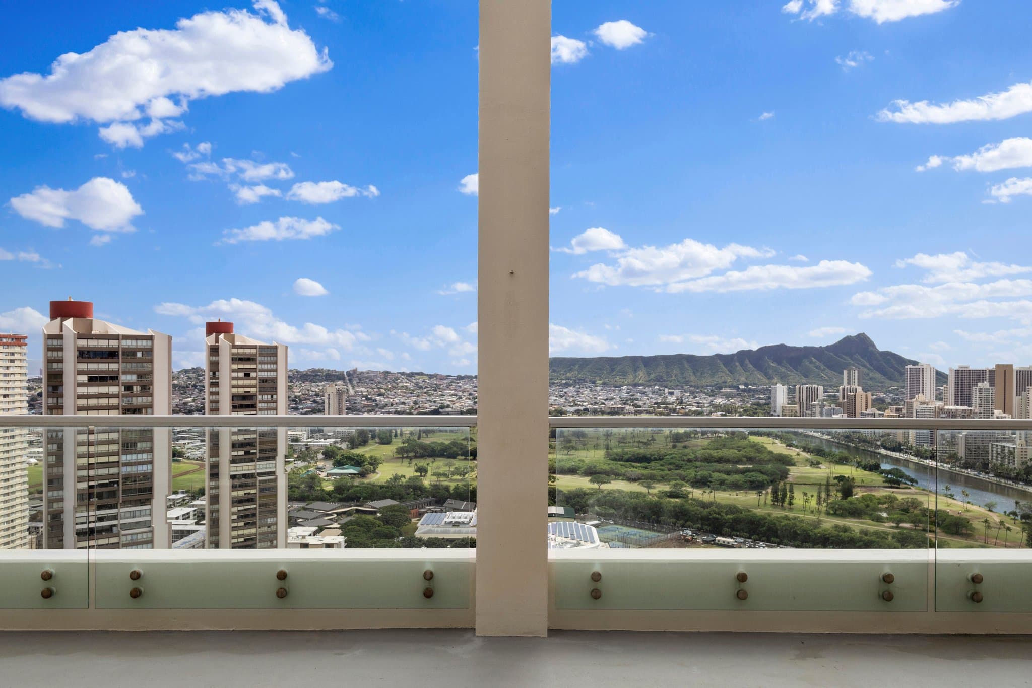 Honolulu Condo: 555 University Ave PH1