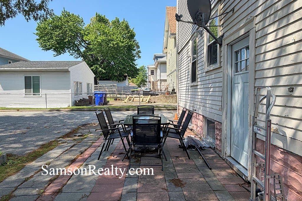 Pawtucket Condo: 792 Mineralspring