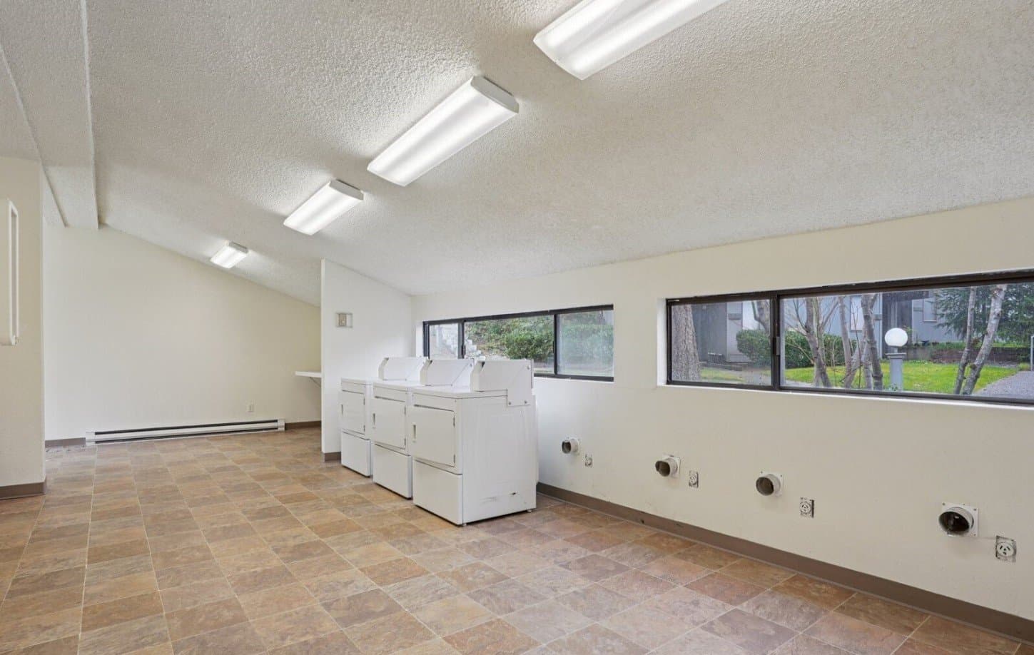 Redmond Single Room: 6668 137th PL NE