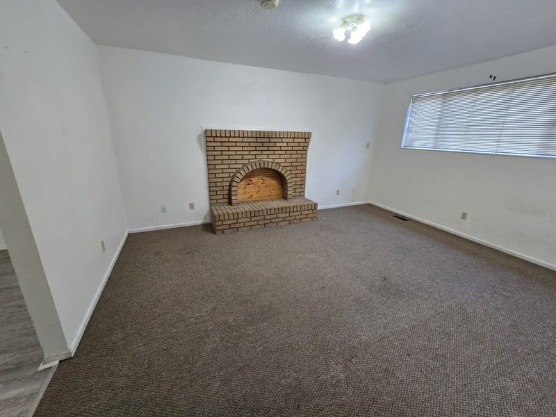Springville Townhome: 844 S Artistic Cir