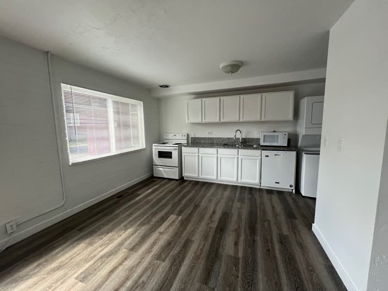 Salt Lake City Apartment: 860 E 500 S