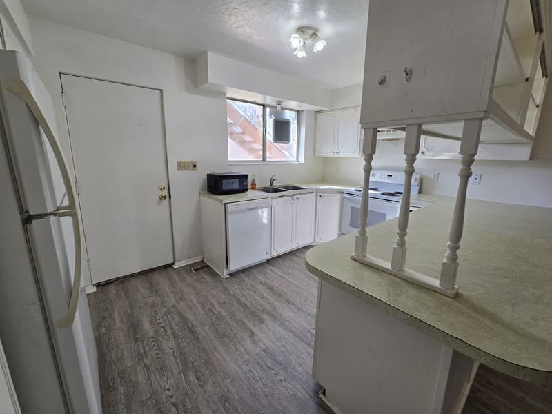 Springville Townhome: 844 S Artistic Cir