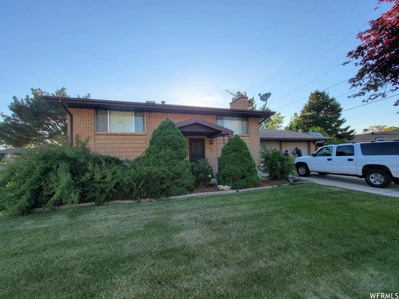 Springville Townhome: 844 S Artistic Cir