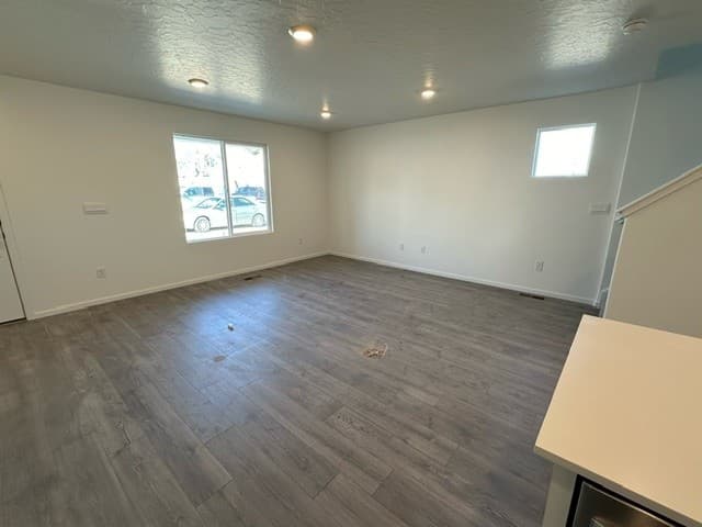 Saratoga Springs Townhome: 253 N Portside Ln