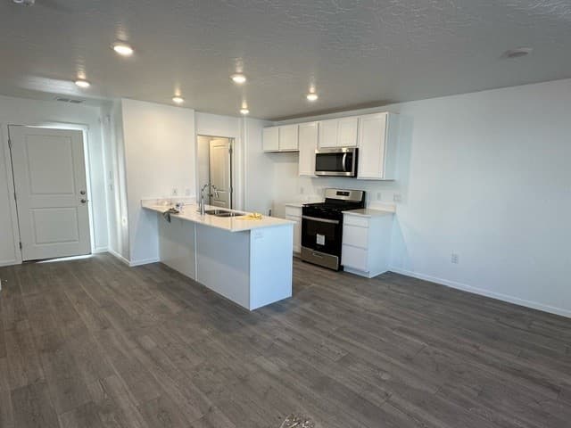 Saratoga Springs Townhome: 253 N Portside Ln