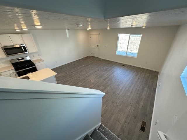 Saratoga Springs Townhome: 253 N Portside Ln