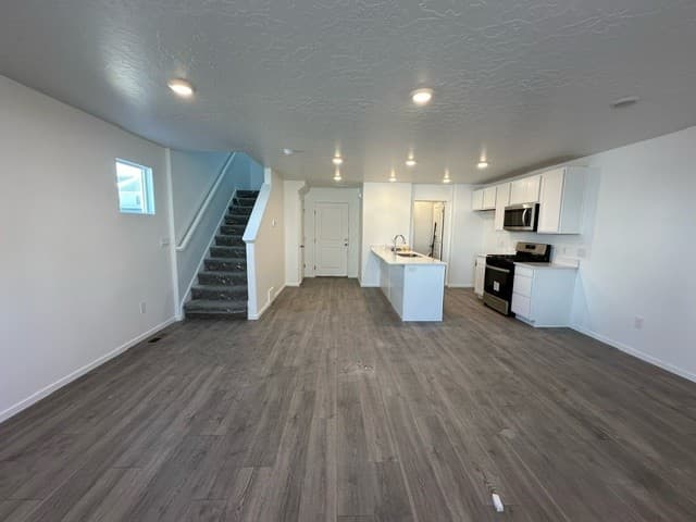 Saratoga Springs Townhome: 253 N Portside Ln