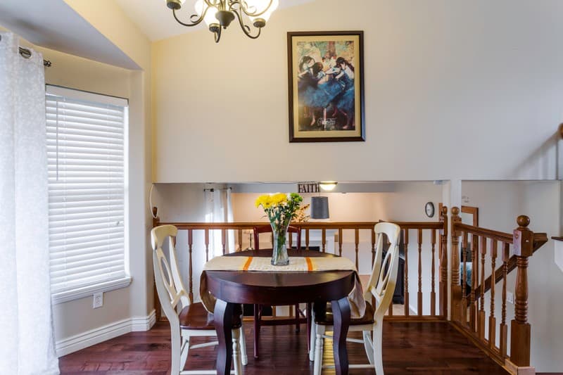 Murray House: 4624 S Quiet Cir