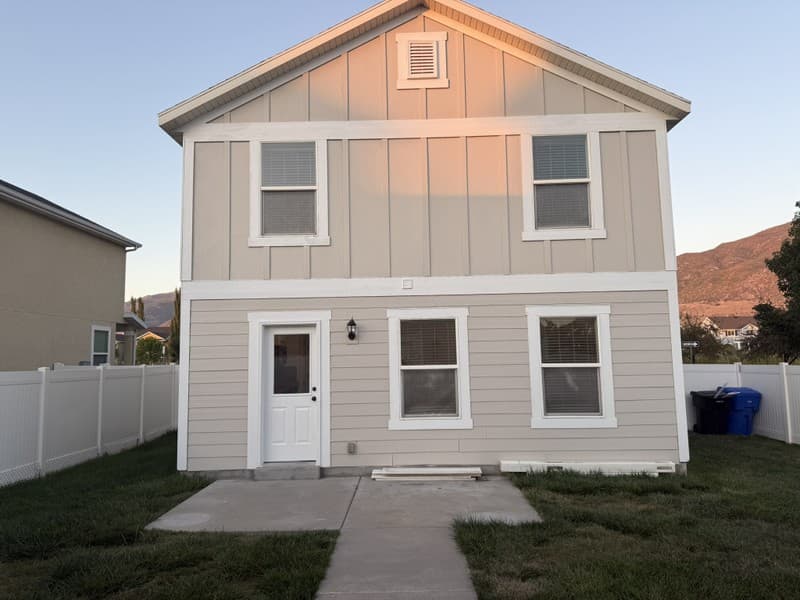 Farmington House: 1427 W South Paddock Dr
