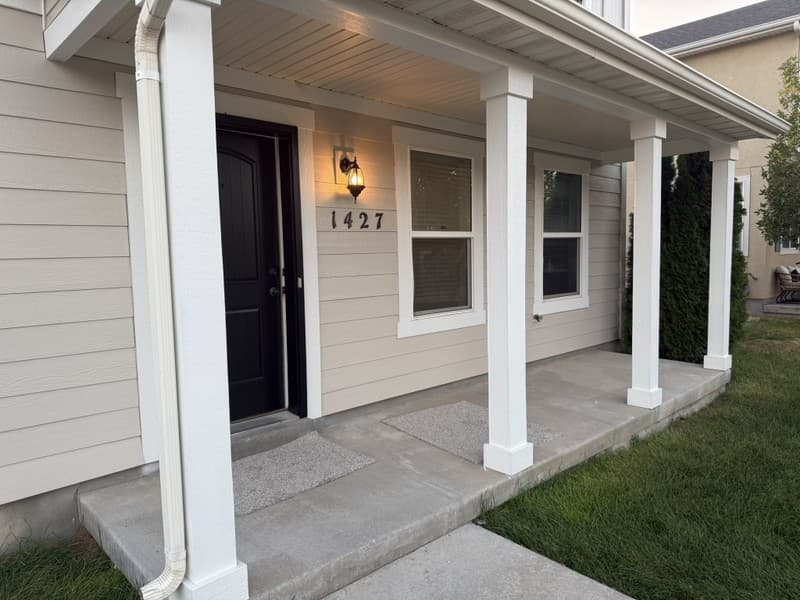 Farmington House: 1427 W South Paddock Dr