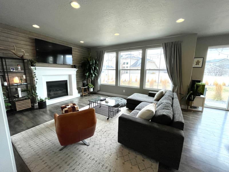 Riverton House: 2422 W 11730 S