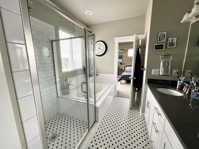 Riverton House: 2422 W 11730 S